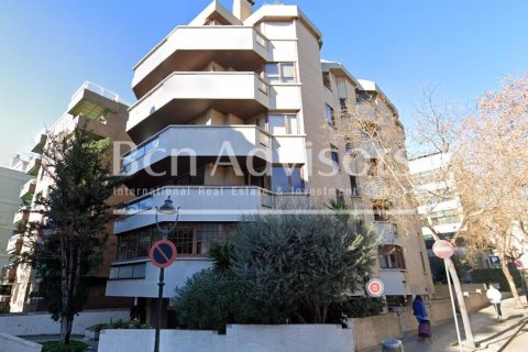 Apartamento de 4 dormitorios en venta en Barcelona, Cataluña, Spain № 2856 - foto 18