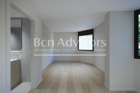 Apartamento de 4 dormitorios en venta en Barcelona, Cataluña, Spain № 2856 - foto 8