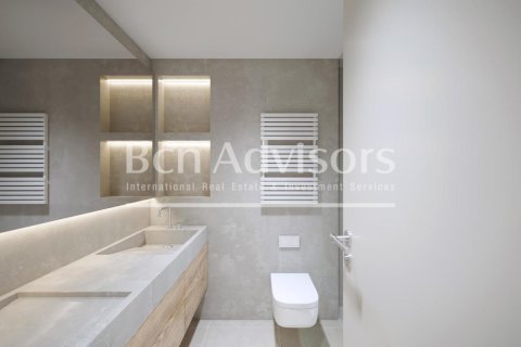 Apartamento de 4 dormitorios en venta en Barcelona, Cataluña, Spain № 2856 - foto 13