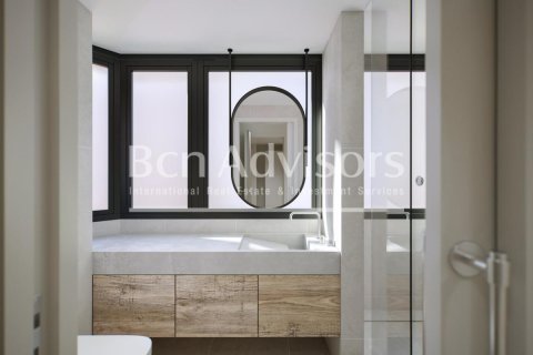 Apartamento de 4 dormitorios en venta en Barcelona, Cataluña, Spain № 2856 - foto 15