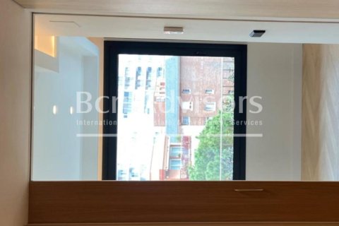 Apartamento de 4 dormitorios en venta en Barcelona, Cataluña, Spain № 2856 - foto 9