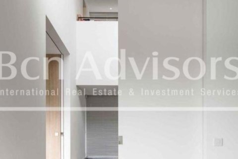 Apartamento de 4 dormitorios en venta en Barcelona, Cataluña, Spain № 2856 - foto 10