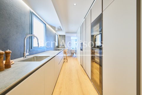 Apartamento de 2 dormitorios en venta en Barcelona, Cataluña, Spain № 2852 - foto 19