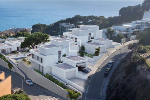 Villa de 4 dormitorios en venta en Caldes d'Estrac, Barcelona, Cataluña, Spain № 4175 - foto 25