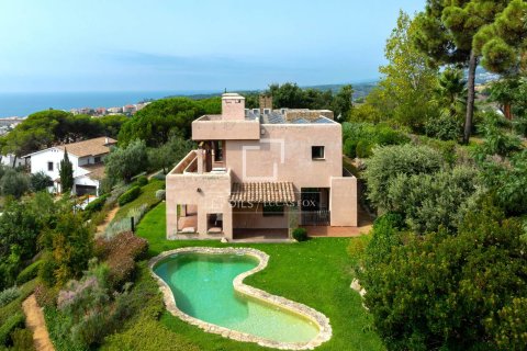 Villa de 4 dormitorios en venta en Sant Pol de Mar, Barcelona, Cataluña, Spain № 4178