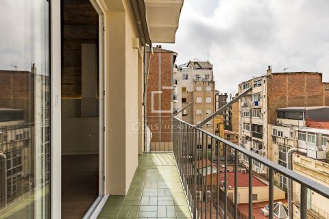 Apartamento de 3 dormitorios en venta en Barcelona, Cataluña, Spain № 4179 - foto 5