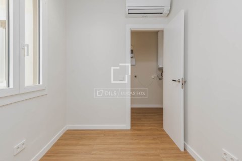 Apartamento de 3 dormitorios en venta en Barcelona, Cataluña, Spain № 4179 - foto 29