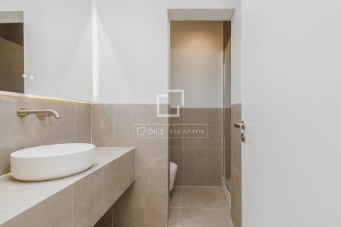 Apartamento de 3 dormitorios en venta en Barcelona, Cataluña, Spain № 4179 - foto 19