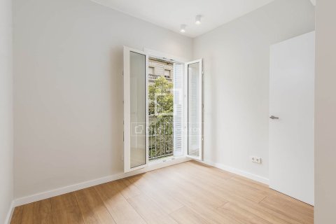 Apartamento de 3 dormitorios en venta en Barcelona, Cataluña, Spain № 4179 - foto 21