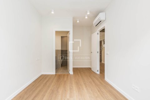 Apartamento de 3 dormitorios en venta en Barcelona, Cataluña, Spain № 4179 - foto 16