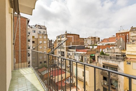 Apartamento de 3 dormitorios en venta en Barcelona, Cataluña, Spain № 4179 - foto 6
