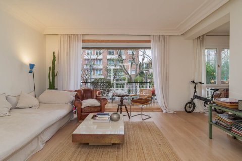Apartamento de 4 dormitorios en venta en Barcelona, Cataluña, Spain № 6832