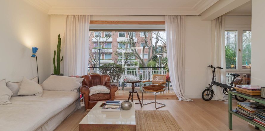 4 bedrooms apartment for sale in Barcelona, Catalonia, Spain № 6832