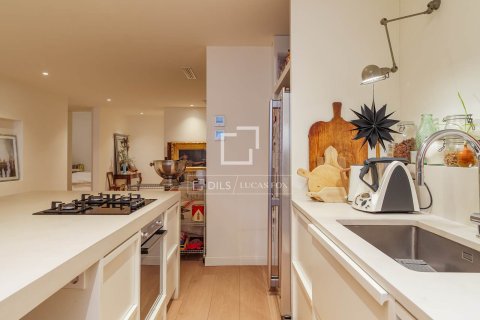 4 bedrooms apartment for sale in Barcelona, Catalonia, Spain № 6832 - photo 13