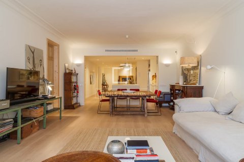 4 bedrooms apartment for sale in Barcelona, Catalonia, Spain № 6832 - photo 6