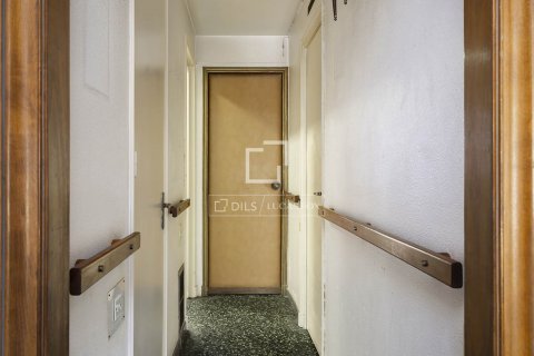 Apartamento de 3 dormitorios en venta en Barcelona, Cataluña, Spain № 8791 - foto 16