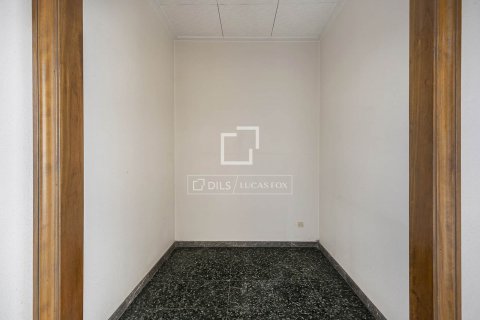 Apartamento de 3 dormitorios en venta en Barcelona, Cataluña, Spain № 8791 - foto 14