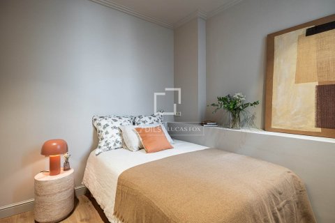 Apartamento de 4 dormitorios en venta en Barcelona, Cataluña, Spain № 8788 - foto 29