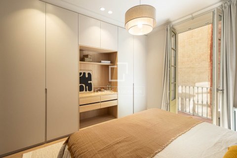 Apartamento de 4 dormitorios en venta en Barcelona, Cataluña, Spain № 8788 - foto 24