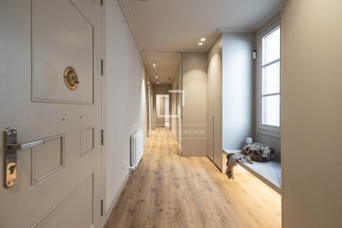 Apartamento de 4 dormitorios en venta en Barcelona, Cataluña, Spain № 8788 - foto 19