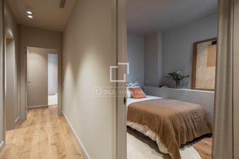 Apartamento de 4 dormitorios en venta en Barcelona, Cataluña, Spain № 8788 - foto 28