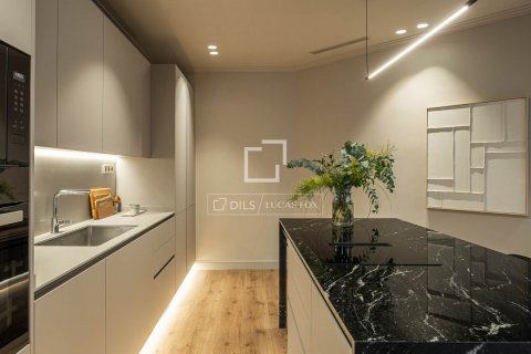 Apartamento de 4 dormitorios en venta en Barcelona, Cataluña, Spain № 8788 - foto 13