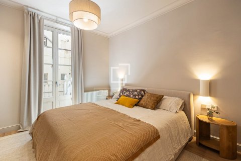 Apartamento de 4 dormitorios en venta en Barcelona, Cataluña, Spain № 8788 - foto 23