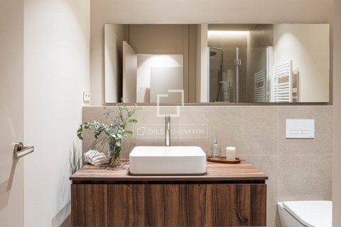 Apartamento de 4 dormitorios en venta en Barcelona, Cataluña, Spain № 8788 - foto 21