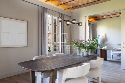 Apartamento de 4 dormitorios en venta en Barcelona, Cataluña, Spain № 8788 - foto 4
