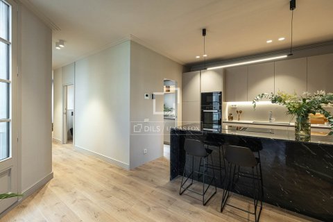 Apartamento de 4 dormitorios en venta en Barcelona, Cataluña, Spain № 8788 - foto 10