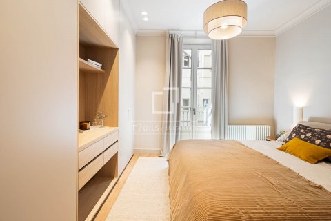 Apartamento de 4 dormitorios en venta en Barcelona, Cataluña, Spain № 8788 - foto 22