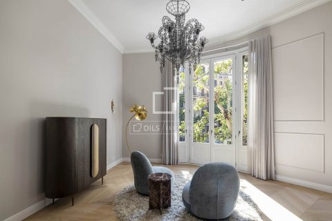 Apartamento de 3 dormitorios en venta en Barcelona, Cataluña, Spain № 8794 - foto 5