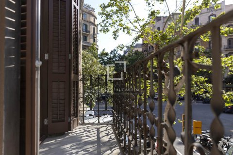 Apartamento de 3 dormitorios en venta en Barcelona, Cataluña, Spain № 8794 - foto 14