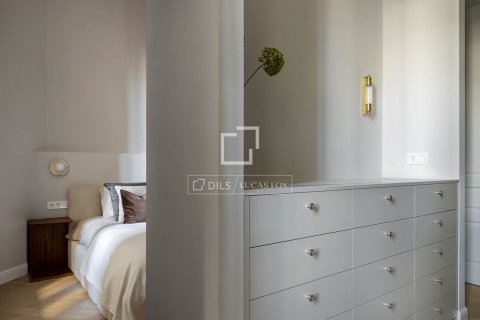 Apartamento de 3 dormitorios en venta en Barcelona, Cataluña, Spain № 8794 - foto 24