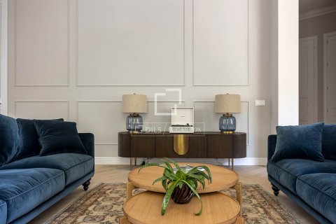 Apartamento de 3 dormitorios en venta en Barcelona, Cataluña, Spain № 8794 - foto 8