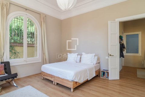 Apartamento de 3 dormitorios en venta en Barcelona, Cataluña, Spain № 8790 - foto 17