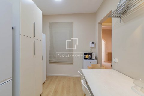 Apartamento de 3 dormitorios en venta en Barcelona, Cataluña, Spain № 8790 - foto 13