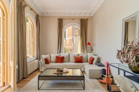Apartamento de 3 dormitorios en venta en Barcelona, Cataluña, Spain № 8790 - foto 2