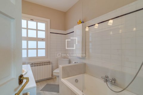 Apartamento de 3 dormitorios en venta en Barcelona, Cataluña, Spain № 8790 - foto 24
