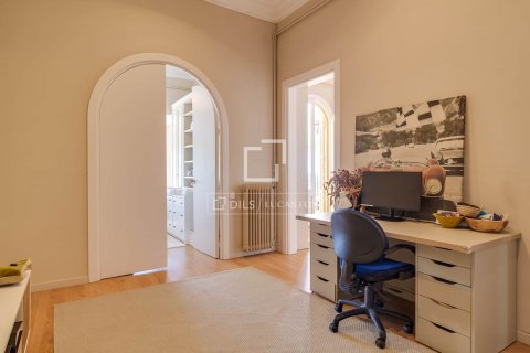 Apartamento de 3 dormitorios en venta en Barcelona, Cataluña, Spain № 8790 - foto 6