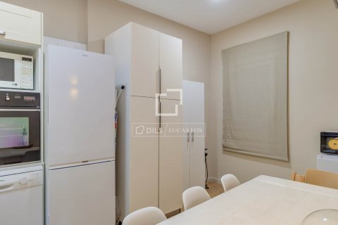 Apartamento de 3 dormitorios en venta en Barcelona, Cataluña, Spain № 8790 - foto 14