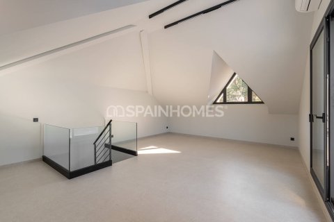 Villa de 5 dormitorios en venta en Castelldefels, Barcelona, Cataluña, Spain № 6568 - foto 24