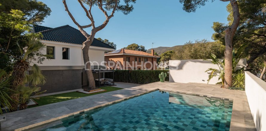 Villa de 5 dormitorios en venta en Castelldefels, Barcelona, Cataluña, Spain № 6568