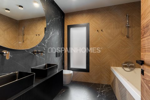 Villa de 5 dormitorios en venta en Castelldefels, Barcelona, Cataluña, Spain № 6568 - foto 28