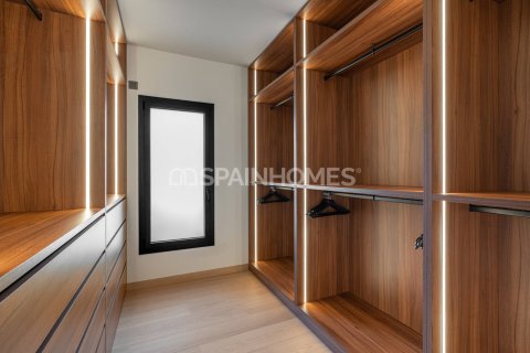 Villa de 5 dormitorios en venta en Castelldefels, Barcelona, Cataluña, Spain № 6568 - foto 26
