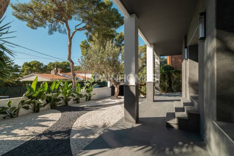 Villa de 5 dormitorios en venta en Castelldefels, Barcelona, Cataluña, Spain № 6568 - foto 8