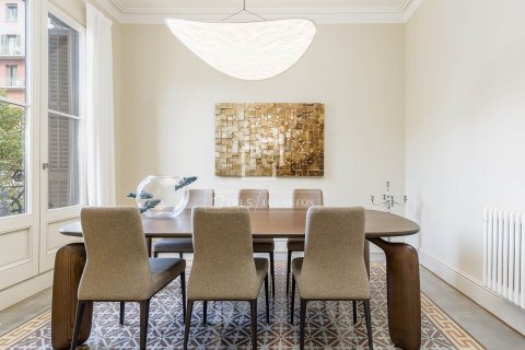 Apartamento de 3 dormitorios en venta en Barcelona, Cataluña, Spain № 6567 - foto 6