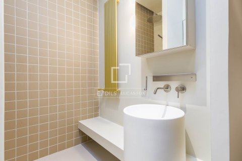 Apartamento de 3 dormitorios en venta en Barcelona, Cataluña, Spain № 6567 - foto 30