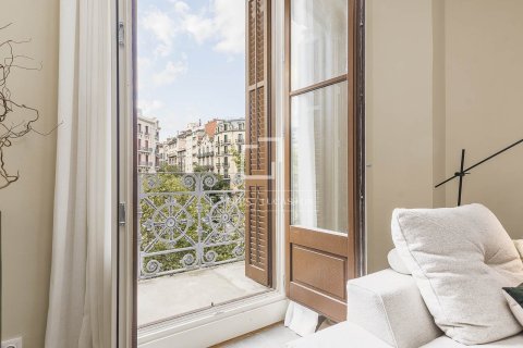 Apartamento de 3 dormitorios en venta en Barcelona, Cataluña, Spain № 6567 - foto 27