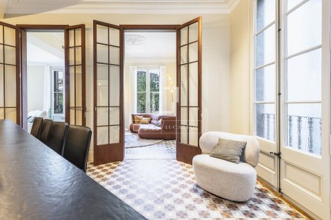 Apartamento de 3 dormitorios en venta en Barcelona, Cataluña, Spain № 6567 - foto 10